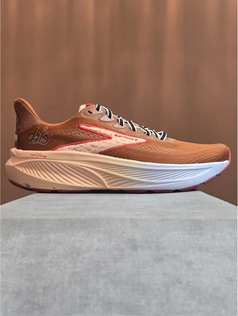 Brooks x runDisney Ghost 17 Chip 'n Dale (1205411B248) Women's 8.5 BRAND NEW